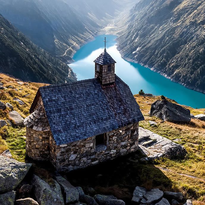 St. Valentine's Chapel in the Zillergrund Rock mountain area - Zillertal Tourismus/Thomas Pfister